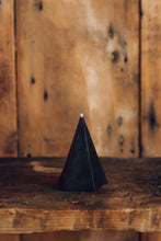Load image into Gallery viewer, Organic Beeswax Candle - Polygon