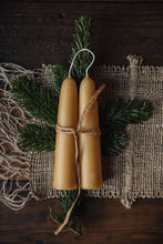 Load image into Gallery viewer, Pair of English Beeswax Candles